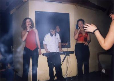 Vystoupení skupiny Bass Systém v nonstop baru Petrovice